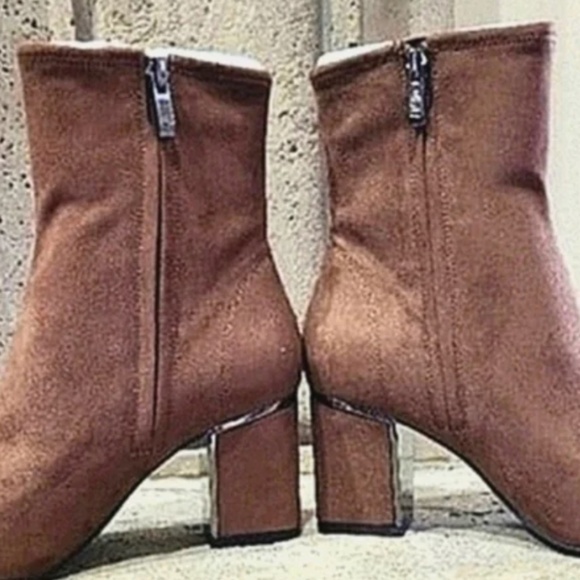 NIB DKNY Cavale Stretch Ankle Booties Size 9 Tan - Picture 5 of 12